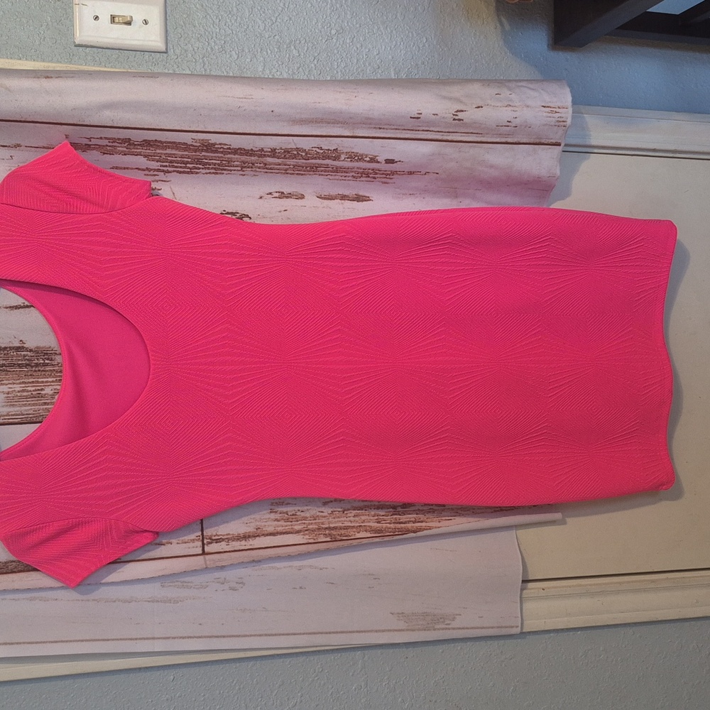 Giani Bini HOT PINK Scoop Back Form-fitted Dress. SIZE M